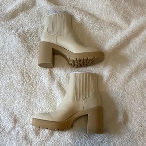 Dolce Vita Women’s Caster Ivory Fashion Boots